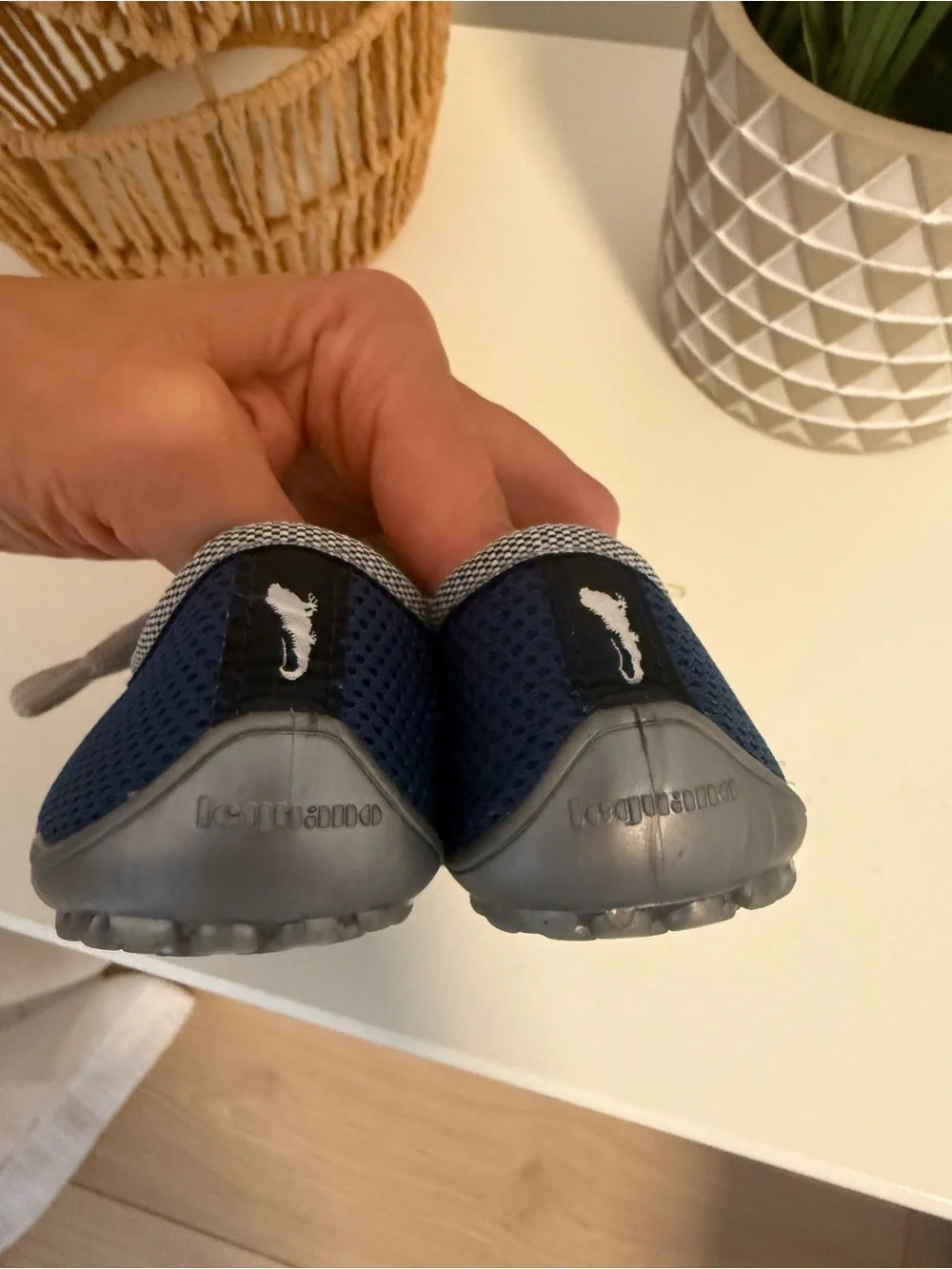 Leguano kids shoes size 27 (10.5)